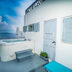 Two Bedroom Cave House Outdoor Hot Tub Caldera View